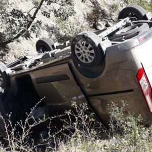 sivasta hafif ticari arac devrildi 6 yarali TlZT9CJp