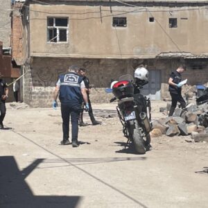 siverekte silahli ve bicakli kavga 2 yarali 3 gozalti WTYSVdn3