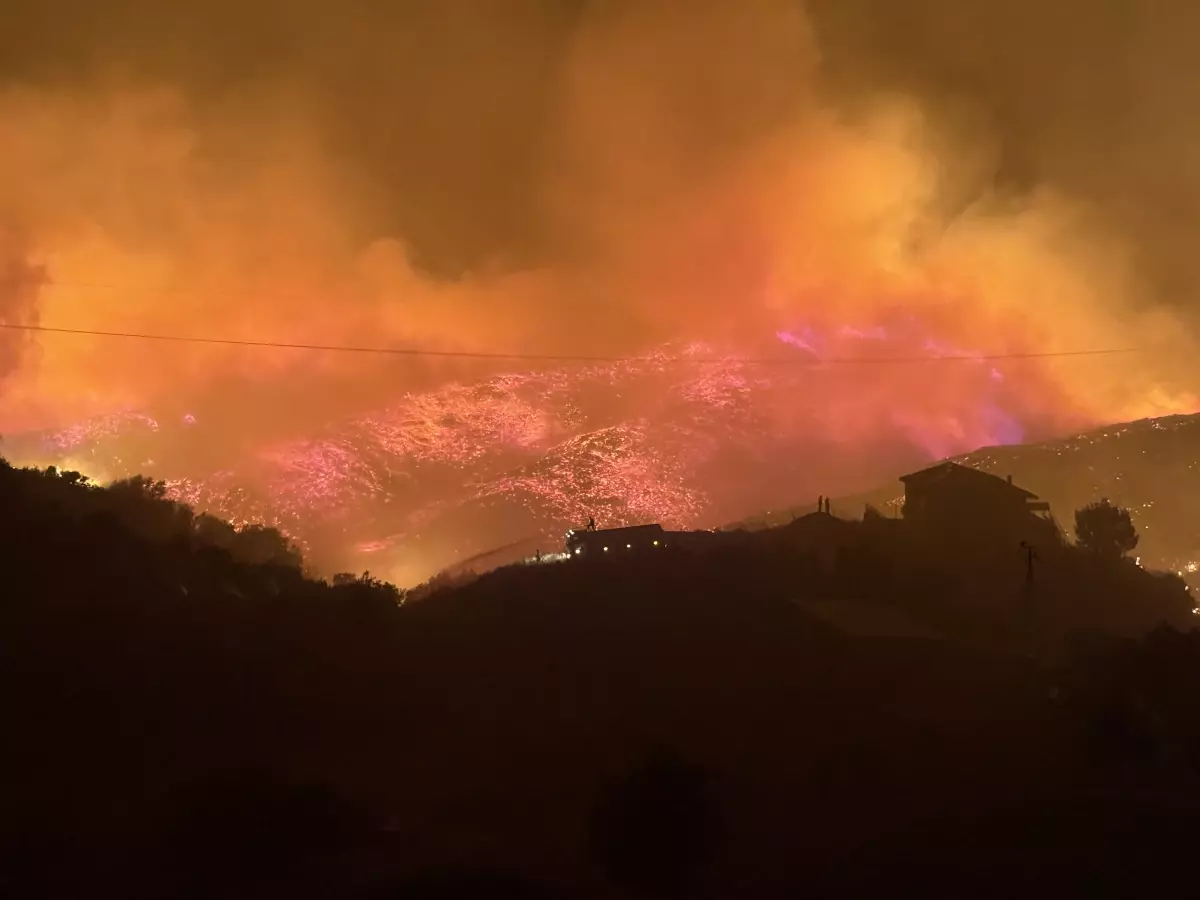 orman yangini iki mahalleyi tehdit ediyor 47uyizVN