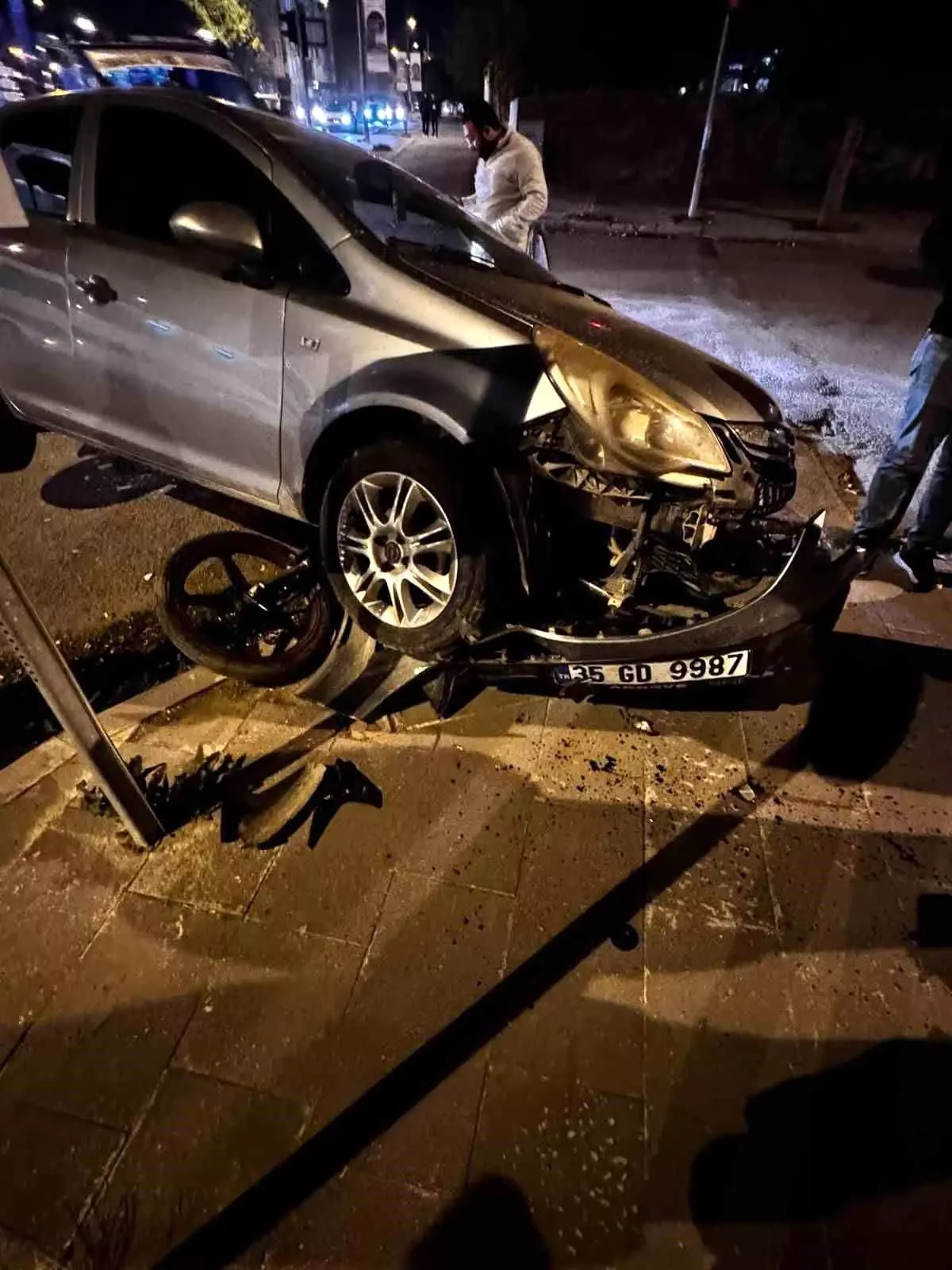 karsta otomobil motosiklet kazasi rcaErnFZ.jpg