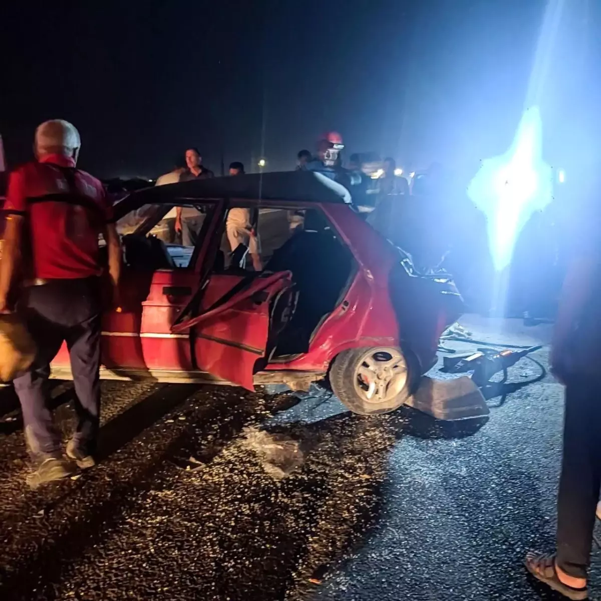 mersinde otomobil kazasi 1 olu 4 yarali mV3AY7GH