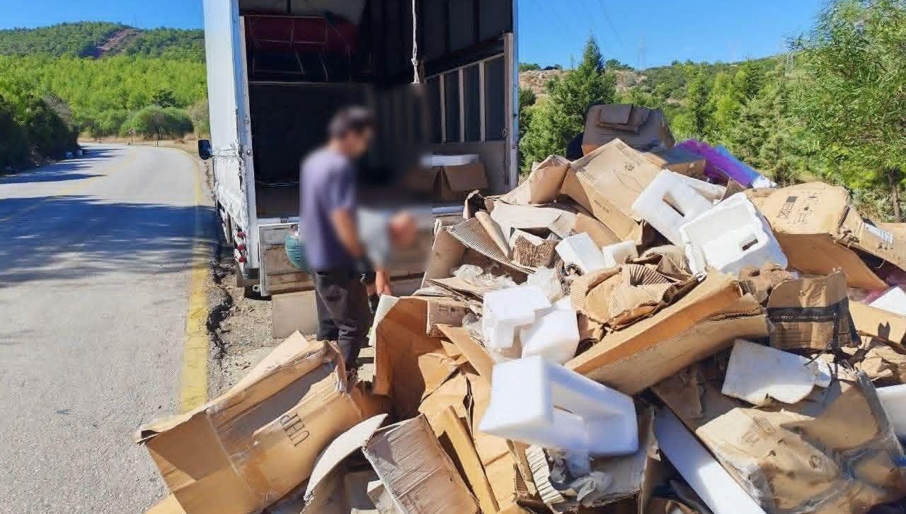 yol kenarina atik doken kisilere para cezasi kesildi qyraeiDk