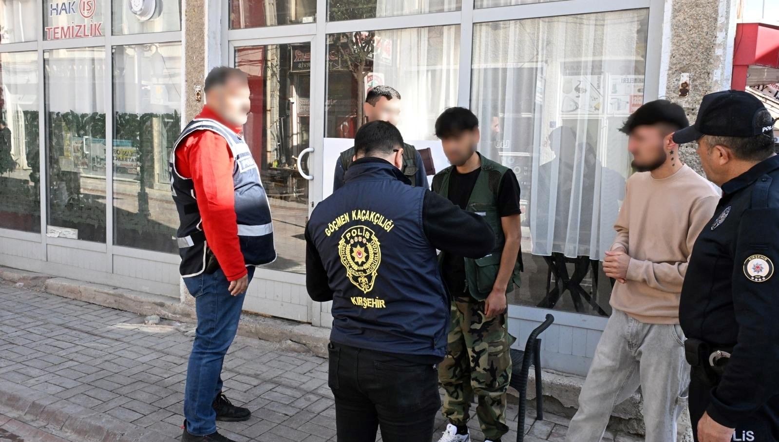 kirsehirde 5 duzensiz gocmen yakalandi KU2uxgNn.jpg