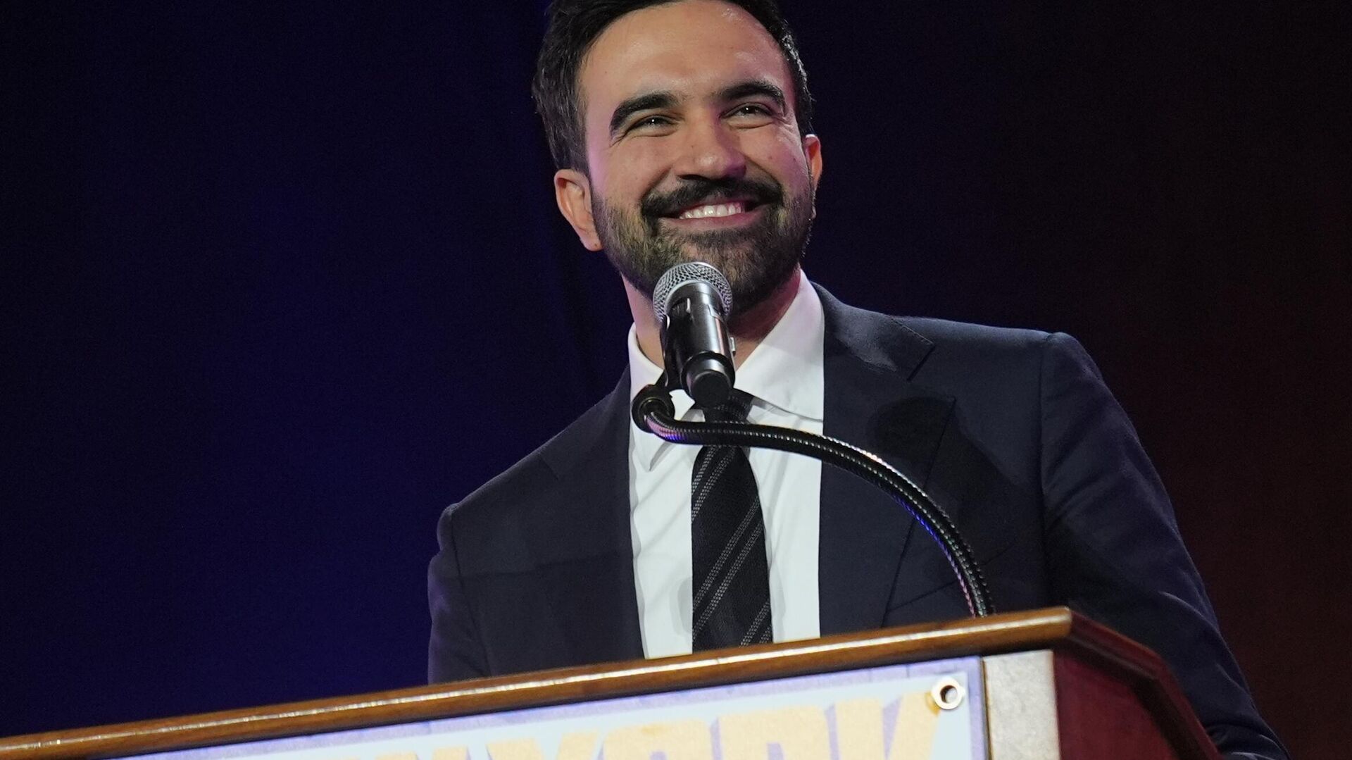 new yorkta devrim gibi secim trumpin kabusu oldu musluman sosyalist ve gocmen belediye baskani zohran mamdani kim Z5j1fNbc.jpg