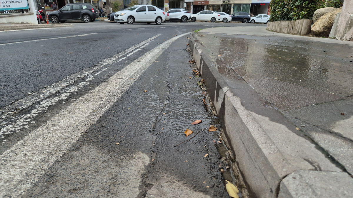 tekirdagda su patlagi tonlarca icme suyunu heba etti QiiMSEXr.jpg