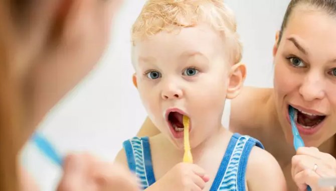 Araştırma: Dişleri günde 3 kez fırçalamak demans riskini azaltabilir