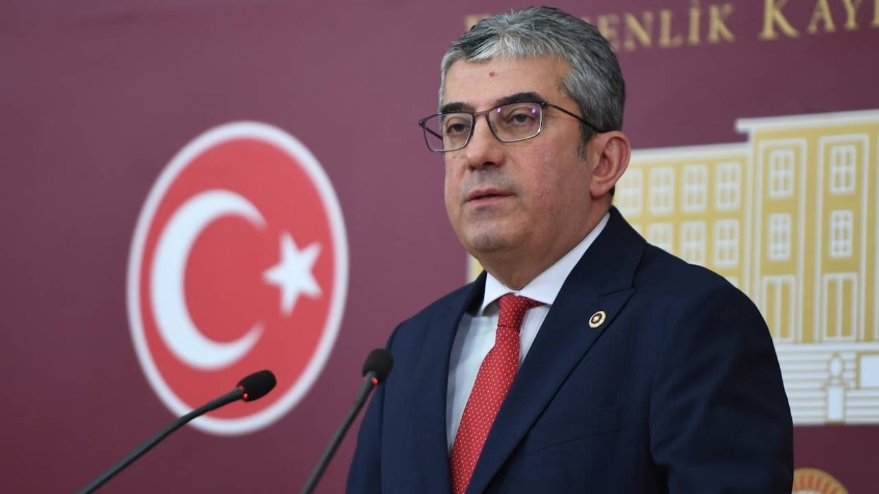 Ayni tweeti atmislardi chpli gunaydindan baris yarkadas ve melih gokcek tepkisi aynilar ayni yerde rudLdO4m