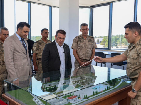 Jandarmanin modern egitim ussune vali sozerden ziyaret C3UDFSvj