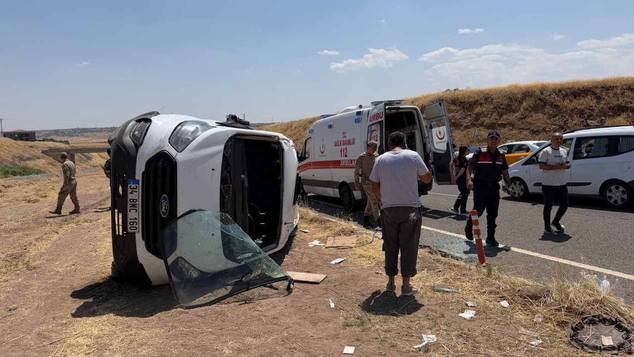 Son dakika diyarbakirda feci kaza ogrenci servisi ile otomobil carpisti 19 yarali bPpC4hhf